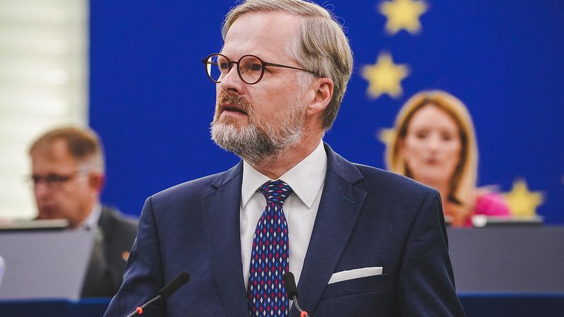 Pokrytecký Fialův postoj k rodičovské: prosazuje to, co v opozici považoval za nepřijatelné