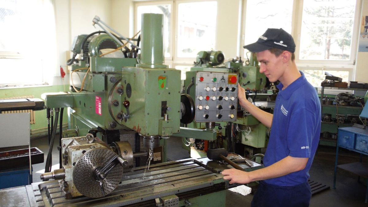 Politici dlouhé roky tlačí mladé lidi na učňáky. Teď vidíme tristní výsledky