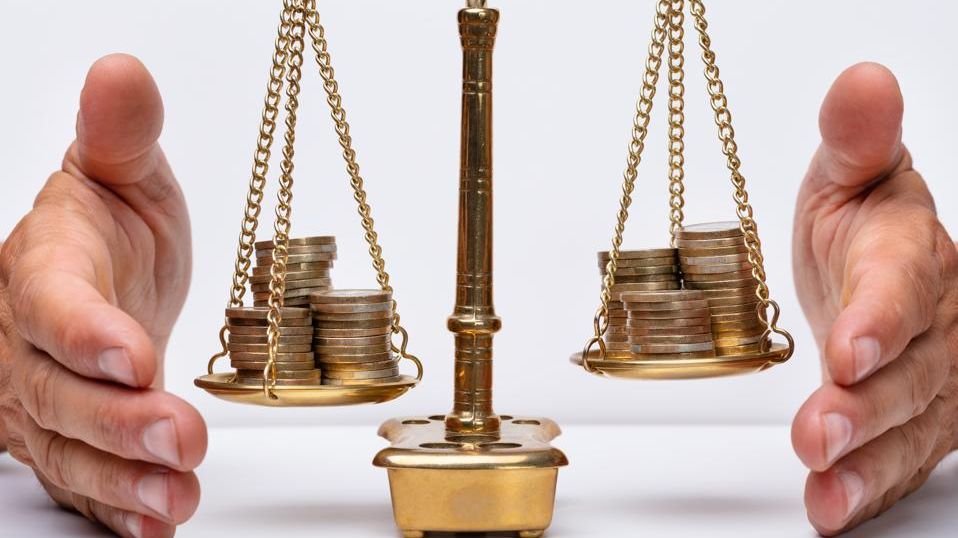 Půl kroku vpřed, dva kroky zpět: vládní návrhy reformy neřeší daňovou nespravedlnost