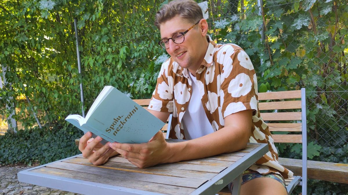 Tři nejlepší knihy roku 2024: cyklistický pamflet, bondovka o klimatu a erotická podstata putování