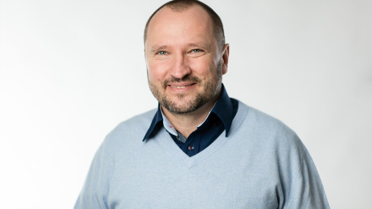 Unucka se vysmíval lidem v nájmu, pak se přiznal k machinacemi se zakázkami. Hrozí mu deset let